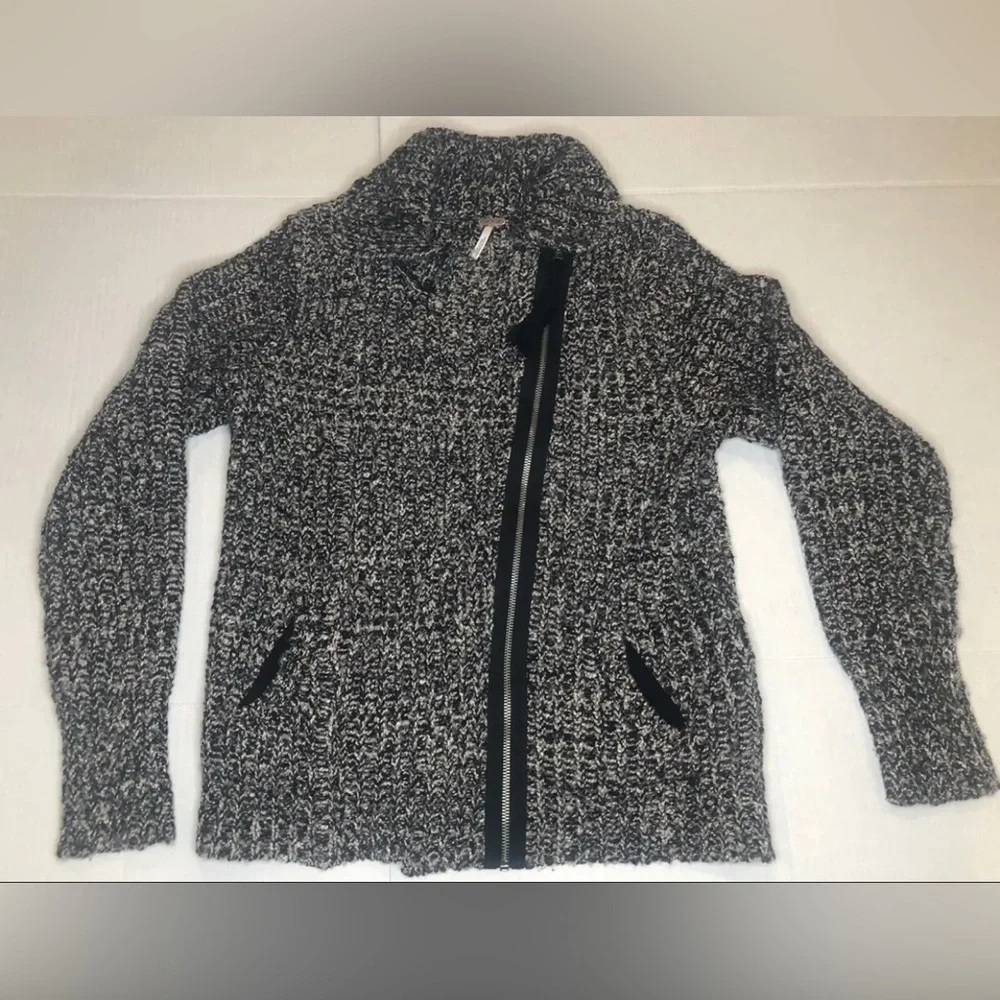 Free People Black & Gray Asymmetrical Zip Cardigan Sweater Jacket Womens Size M - Picture 1 of 8